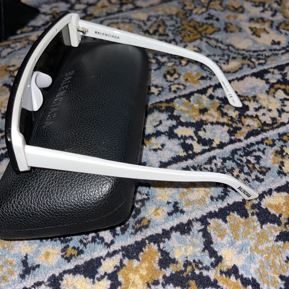 Balenciaga sunglasses new with tags - Picture 2 of 3